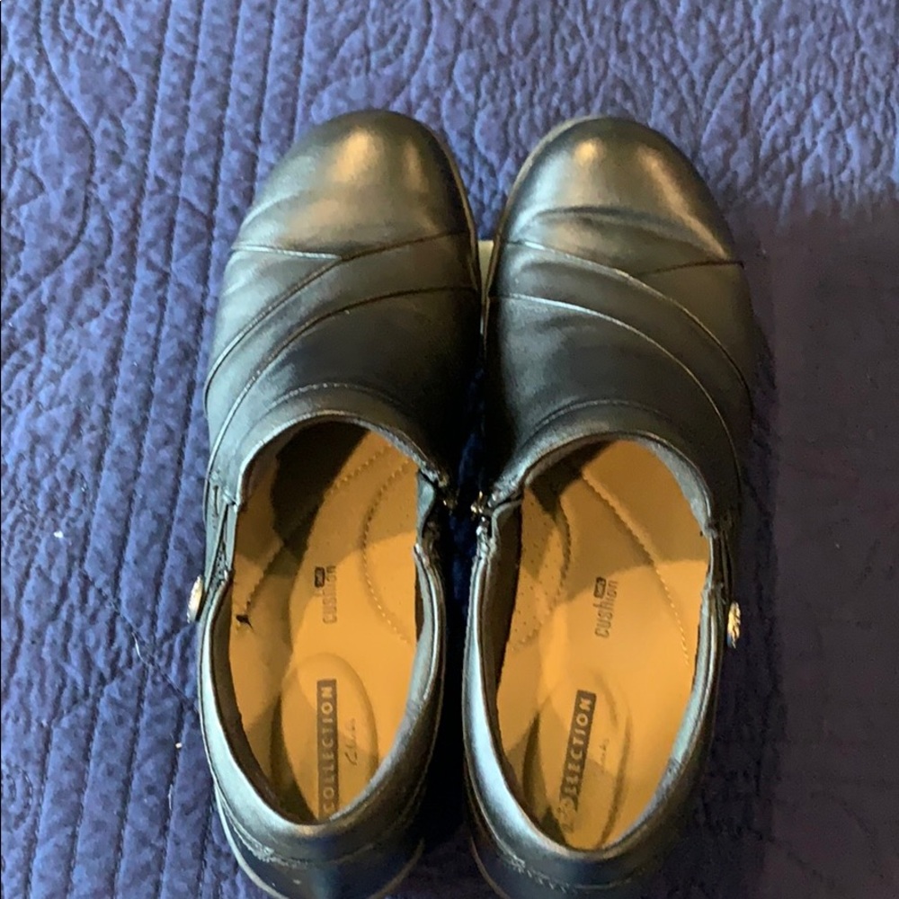Clark’s black zipper Channing Ann slip on sz 9M
